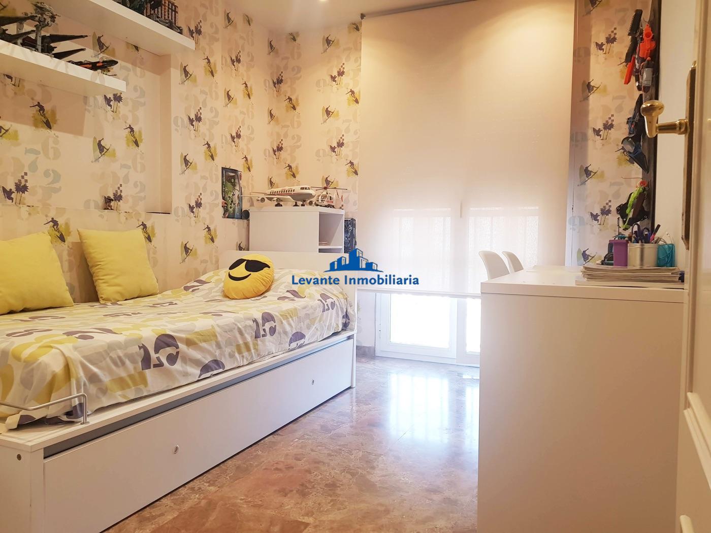 For sale of flat in Valencia