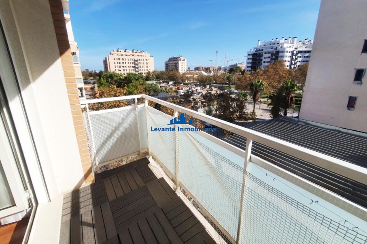 For sale of flat in Valencia