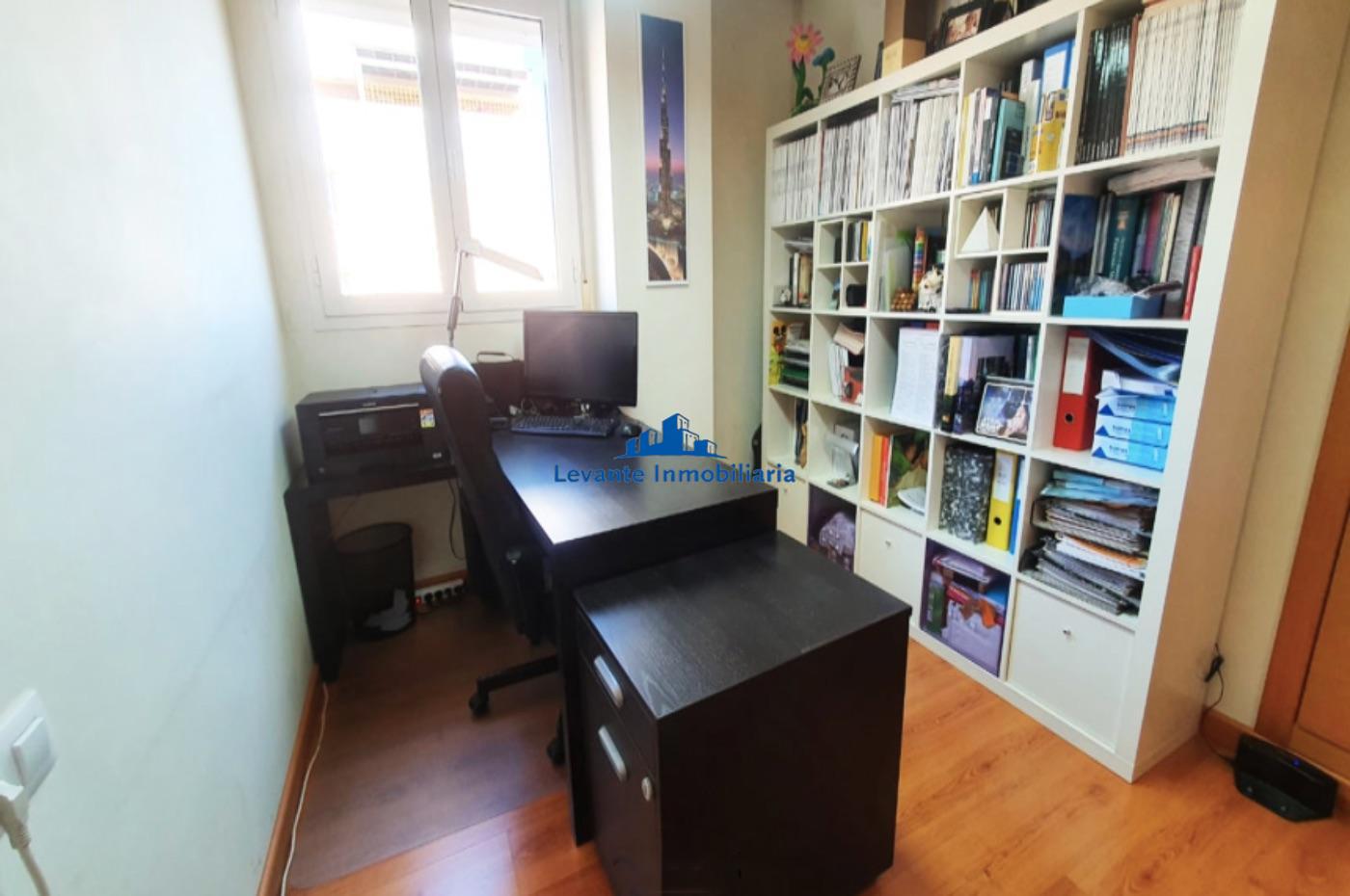 For sale of flat in Valencia