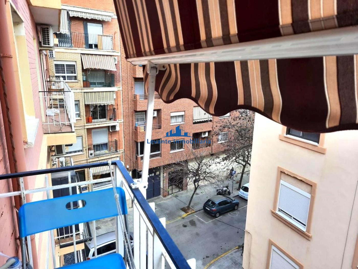 For sale of flat in Valencia