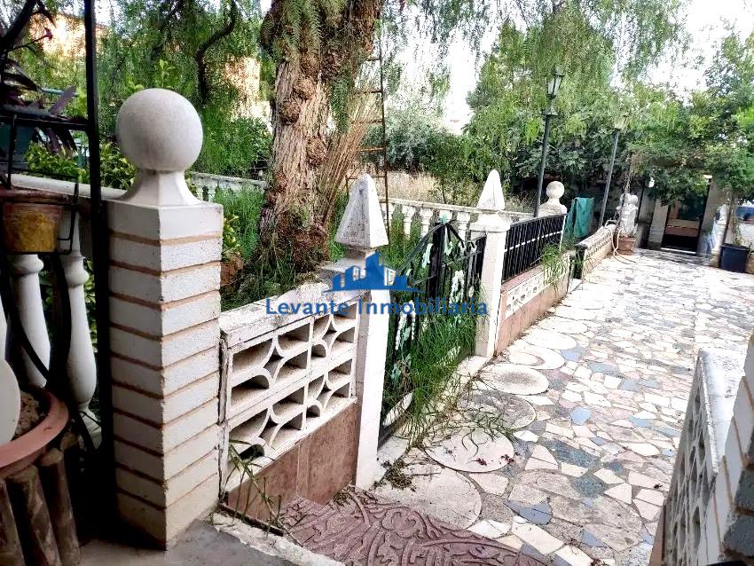 Venta de chalet en Chiva