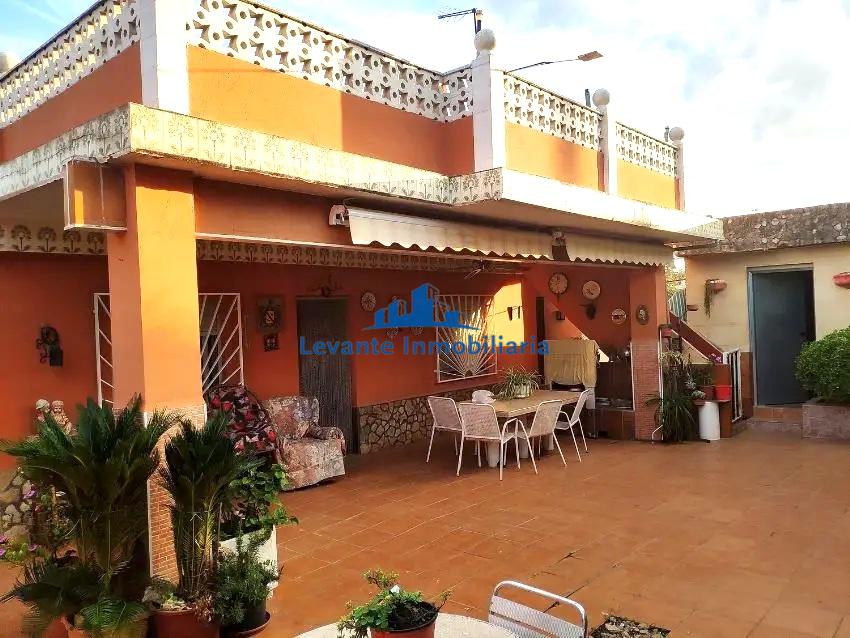 Venta de chalet en Chiva