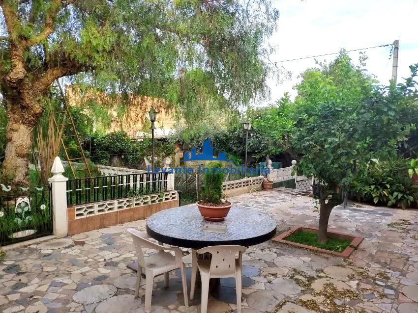 Venta de chalet en Chiva