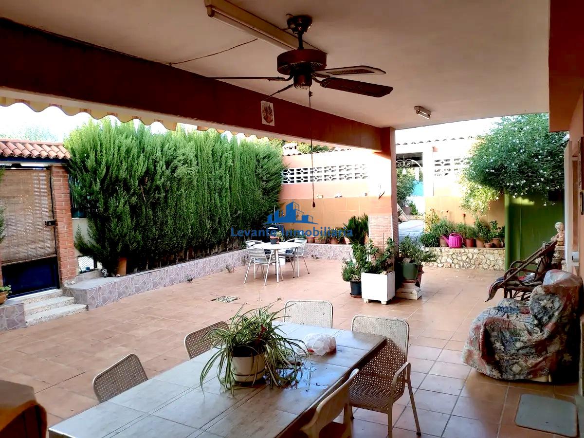 For sale of chalet in Chiva