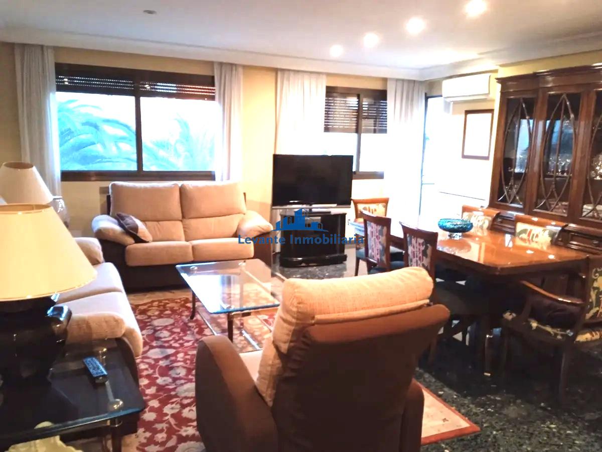 For sale of flat in Valencia