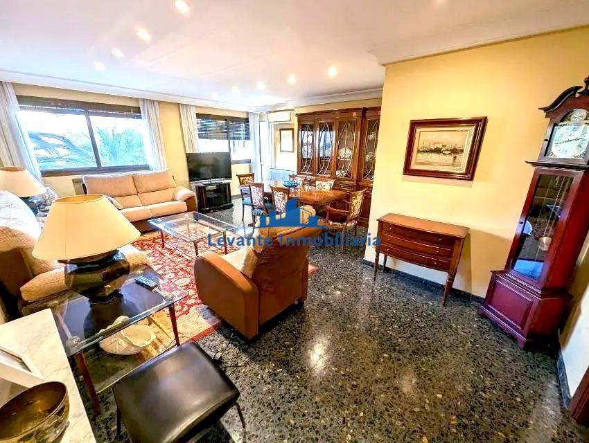 For sale of flat in Valencia