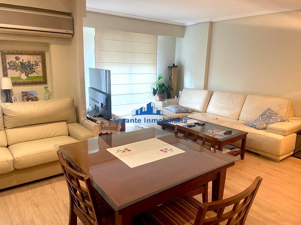 For sale of flat in Valencia