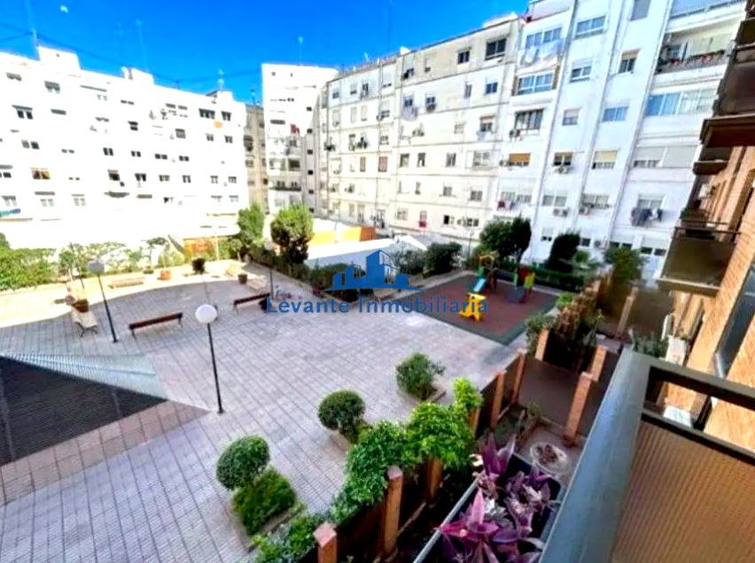 For sale of flat in Valencia