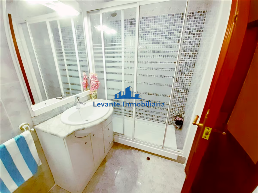 For sale of flat in Valencia