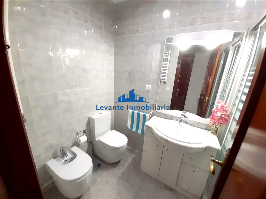 For sale of flat in Valencia