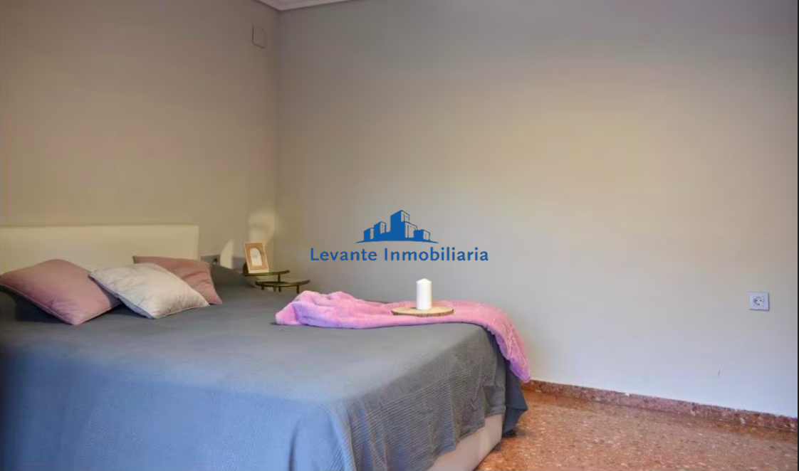 For sale of flat in Valencia