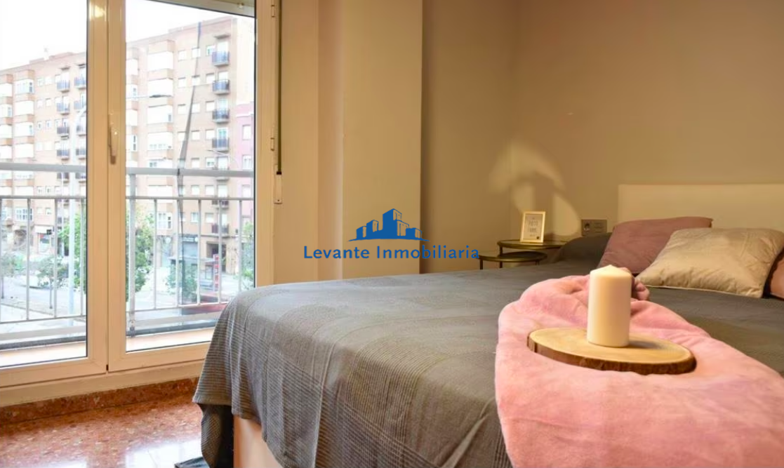 For sale of flat in Valencia