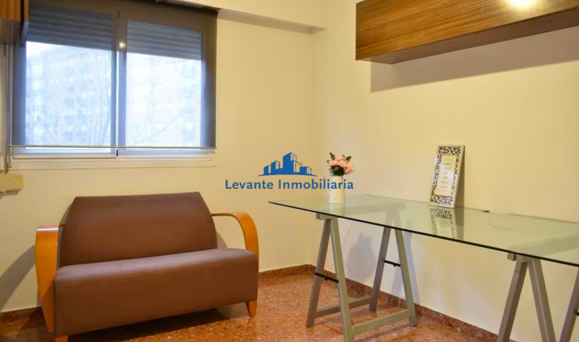 For sale of flat in Valencia