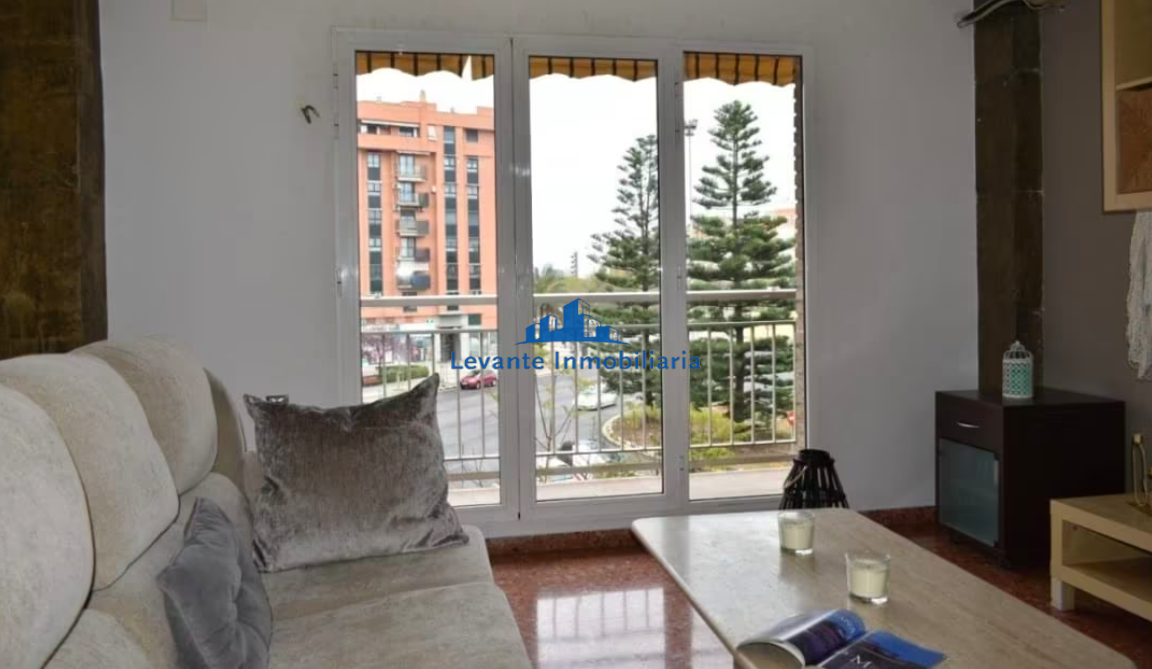 For sale of flat in Valencia