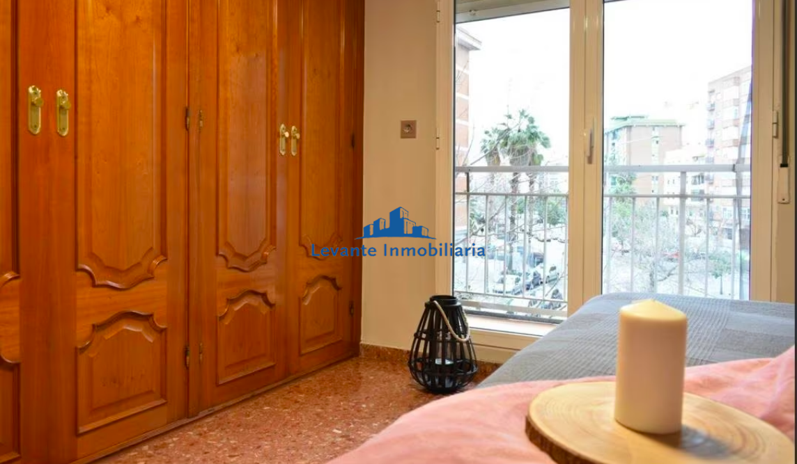 For sale of flat in Valencia