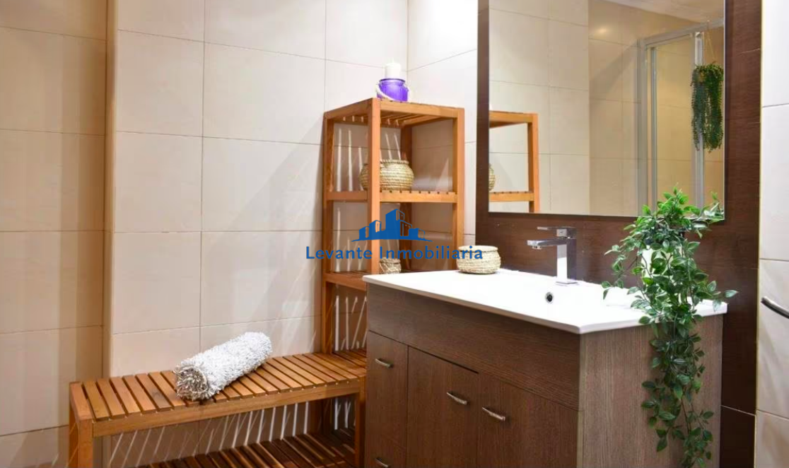 For sale of flat in Valencia