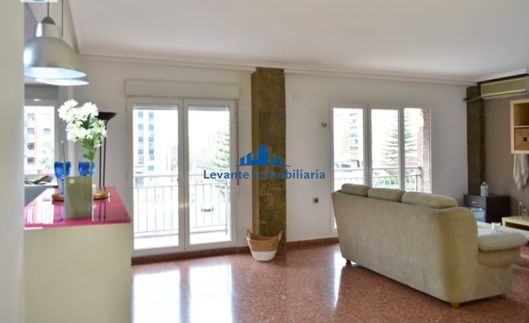 For sale of flat in Valencia
