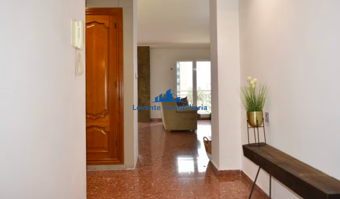 For sale of flat in Valencia