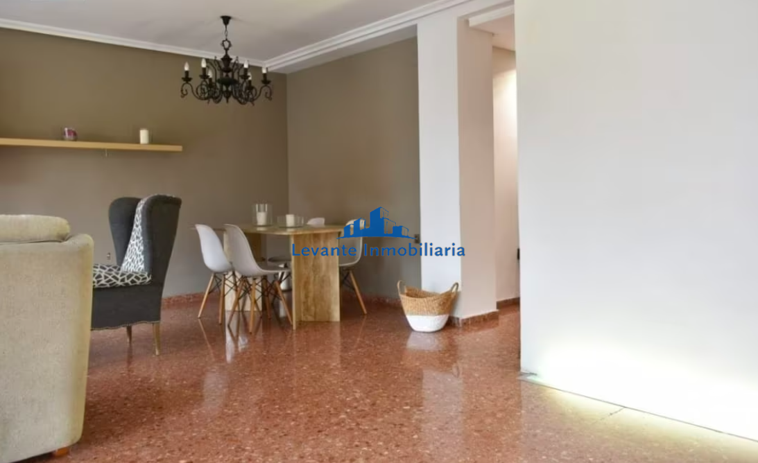 For sale of flat in Valencia