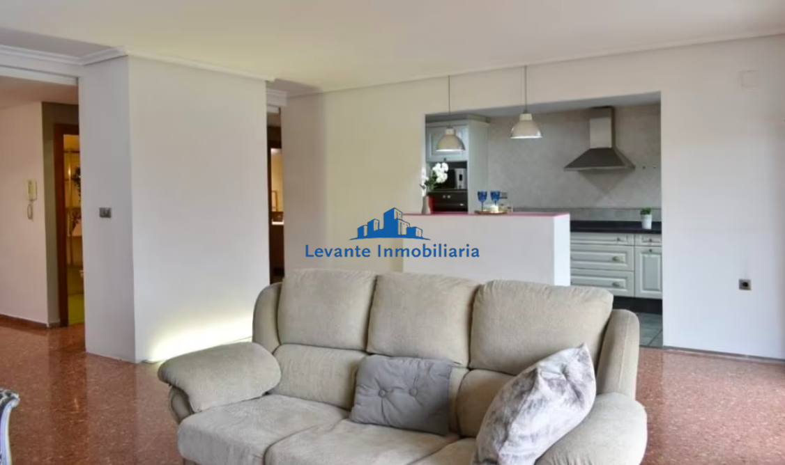 For sale of flat in Valencia