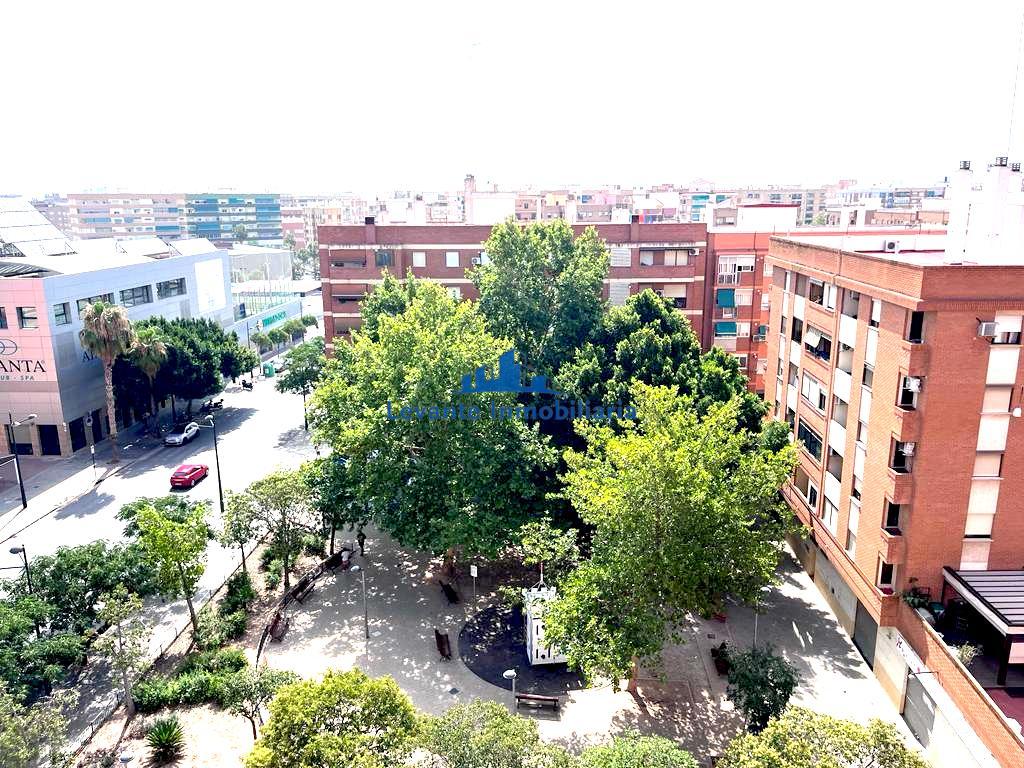 For sale of flat in Valencia