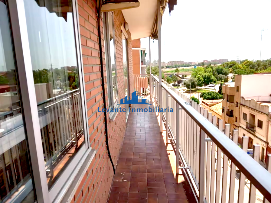 For sale of flat in Quart de Poblet