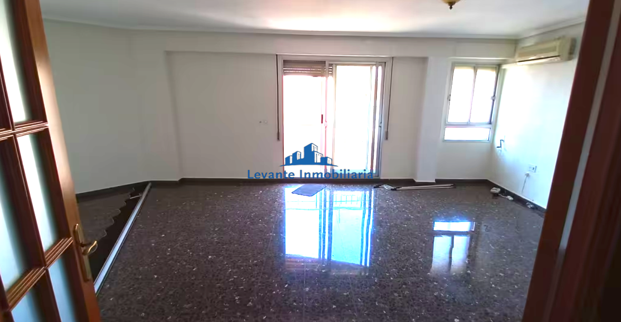 For sale of flat in Quart de Poblet