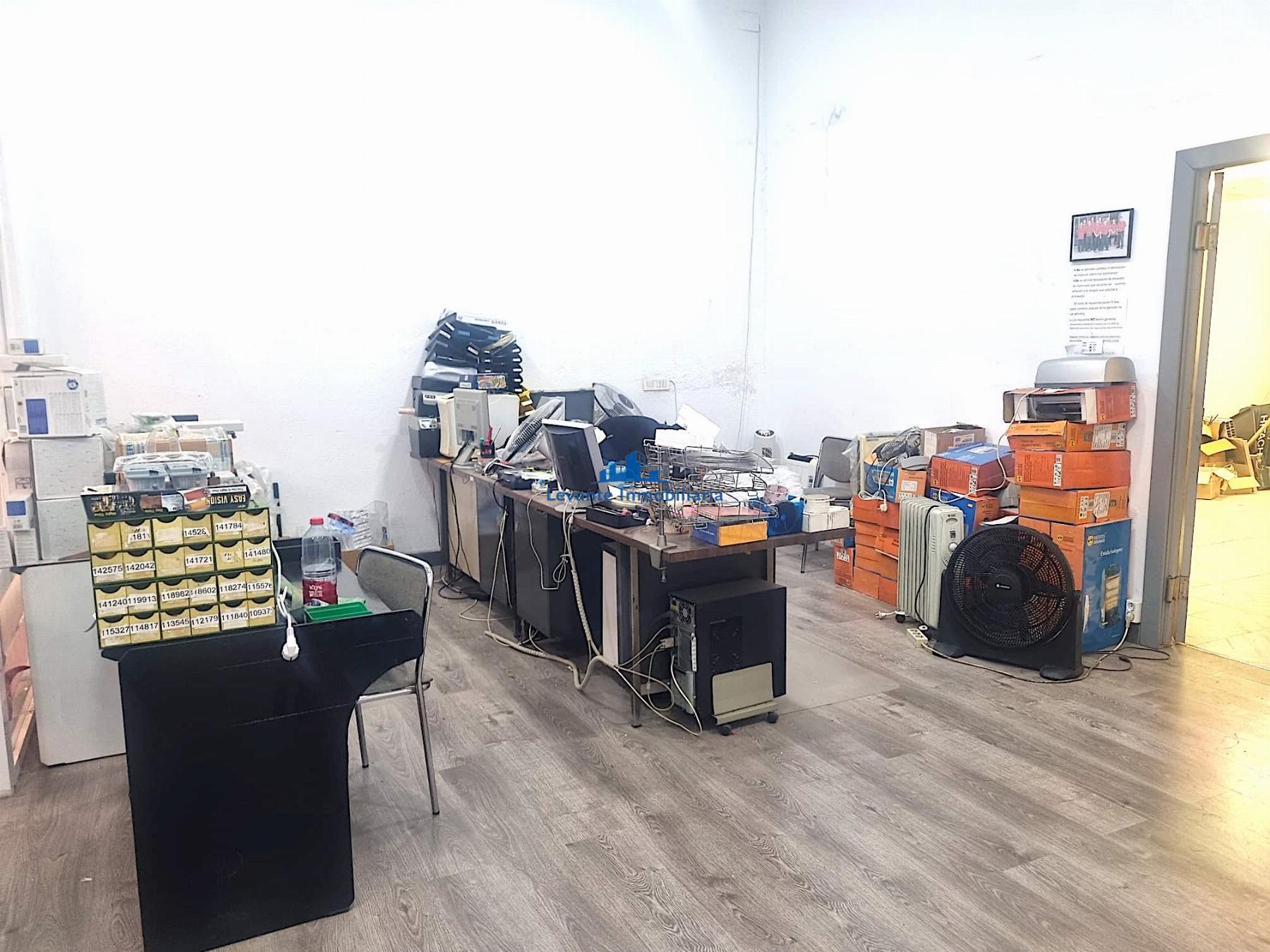 For sale of commercial in Valencia