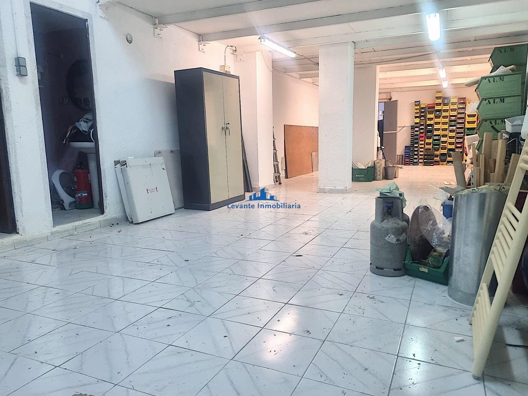 For sale of commercial in Valencia