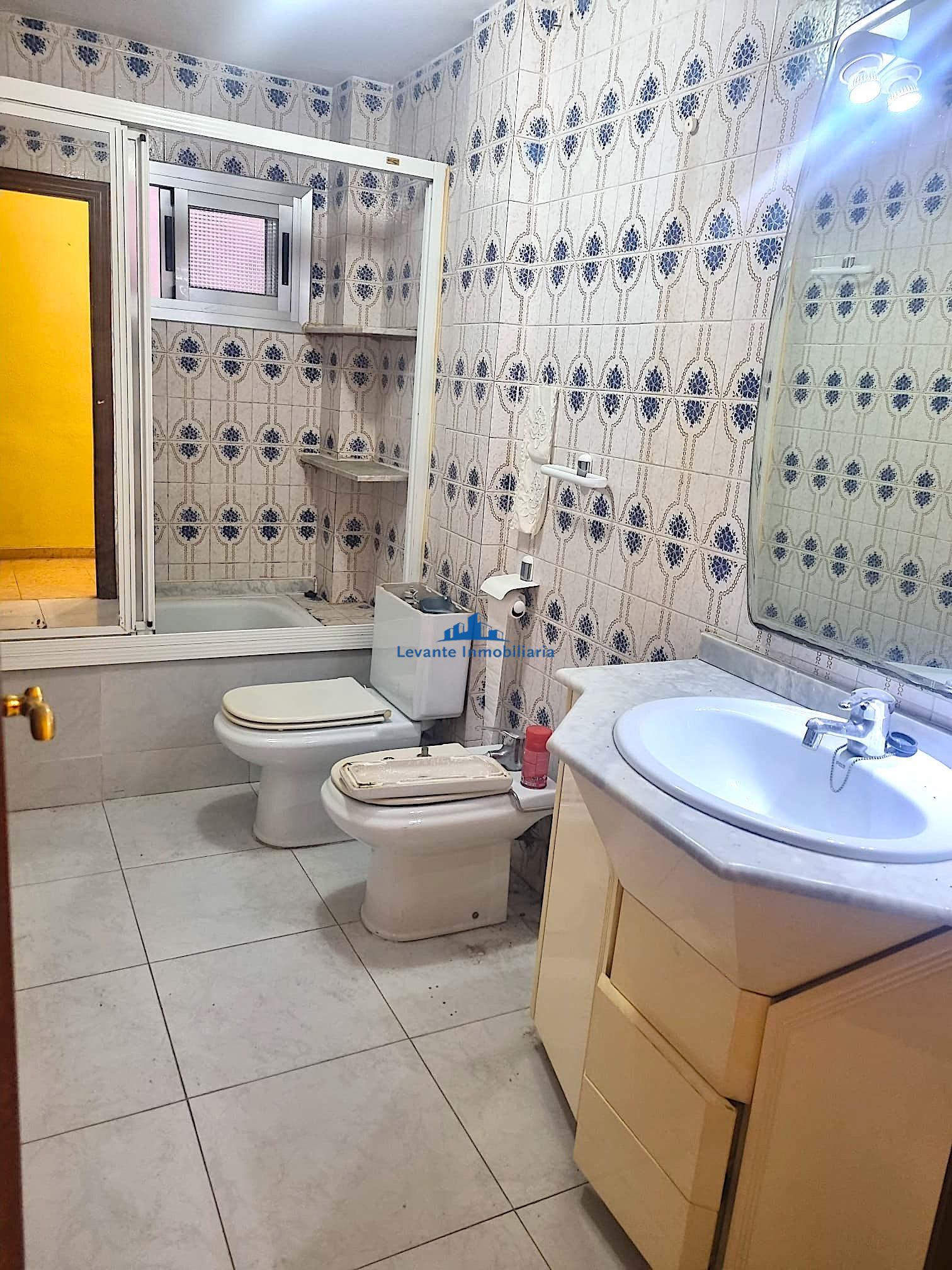 For sale of flat in Burjassot