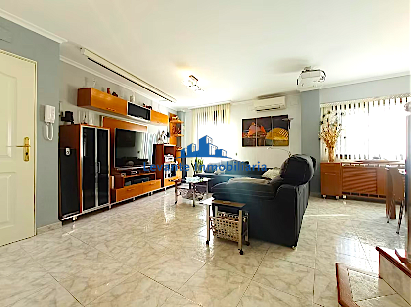For sale of chalet in Picanya