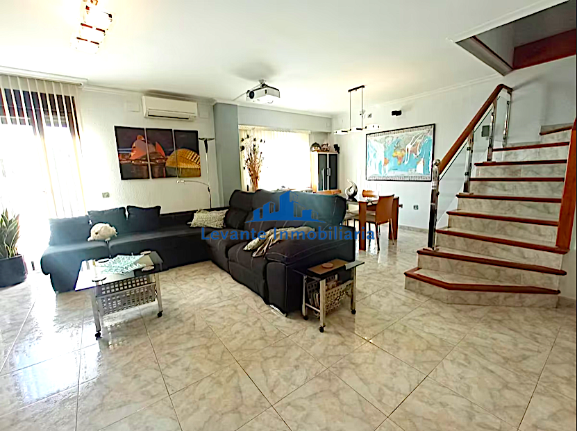 For sale of chalet in Picanya