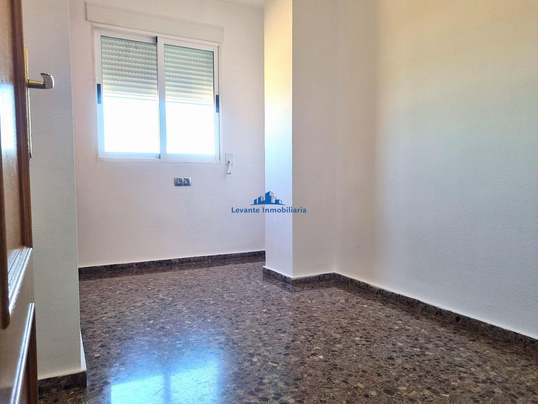 Venta de piso en La Pobla de Vallbona