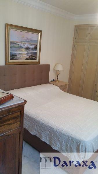 For sale of building in Granada