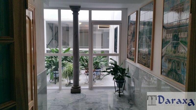 For sale of building in Granada