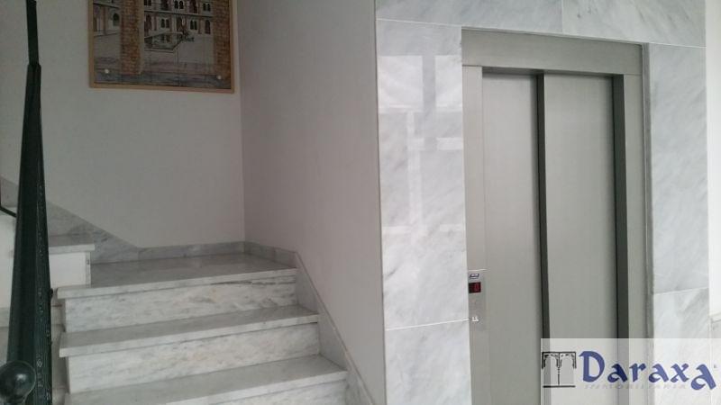 For sale of building in Granada