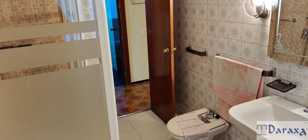 For sale of flat in Granada