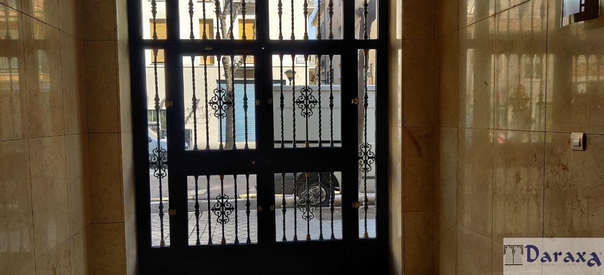 For sale of flat in Granada