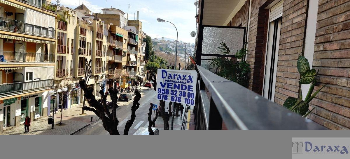 For sale of flat in Granada