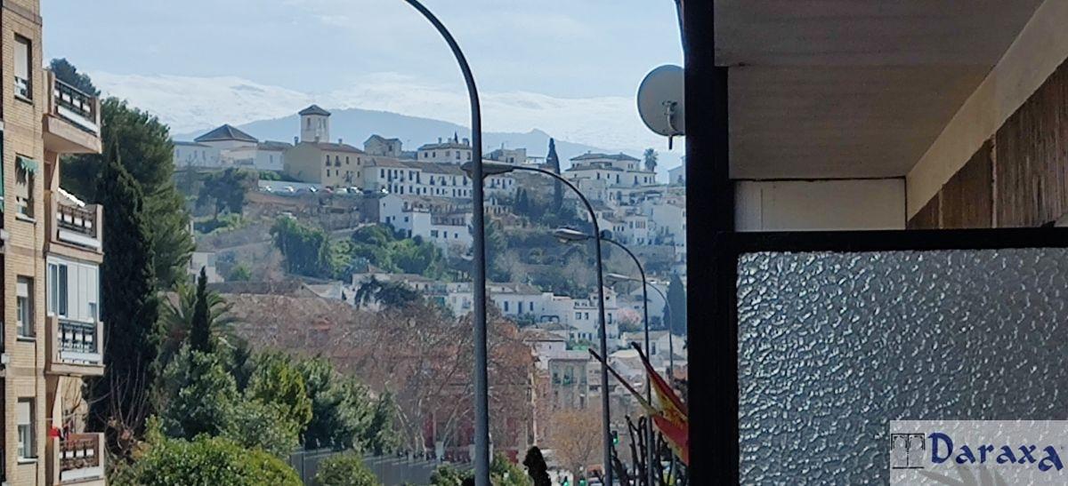 For sale of flat in Granada