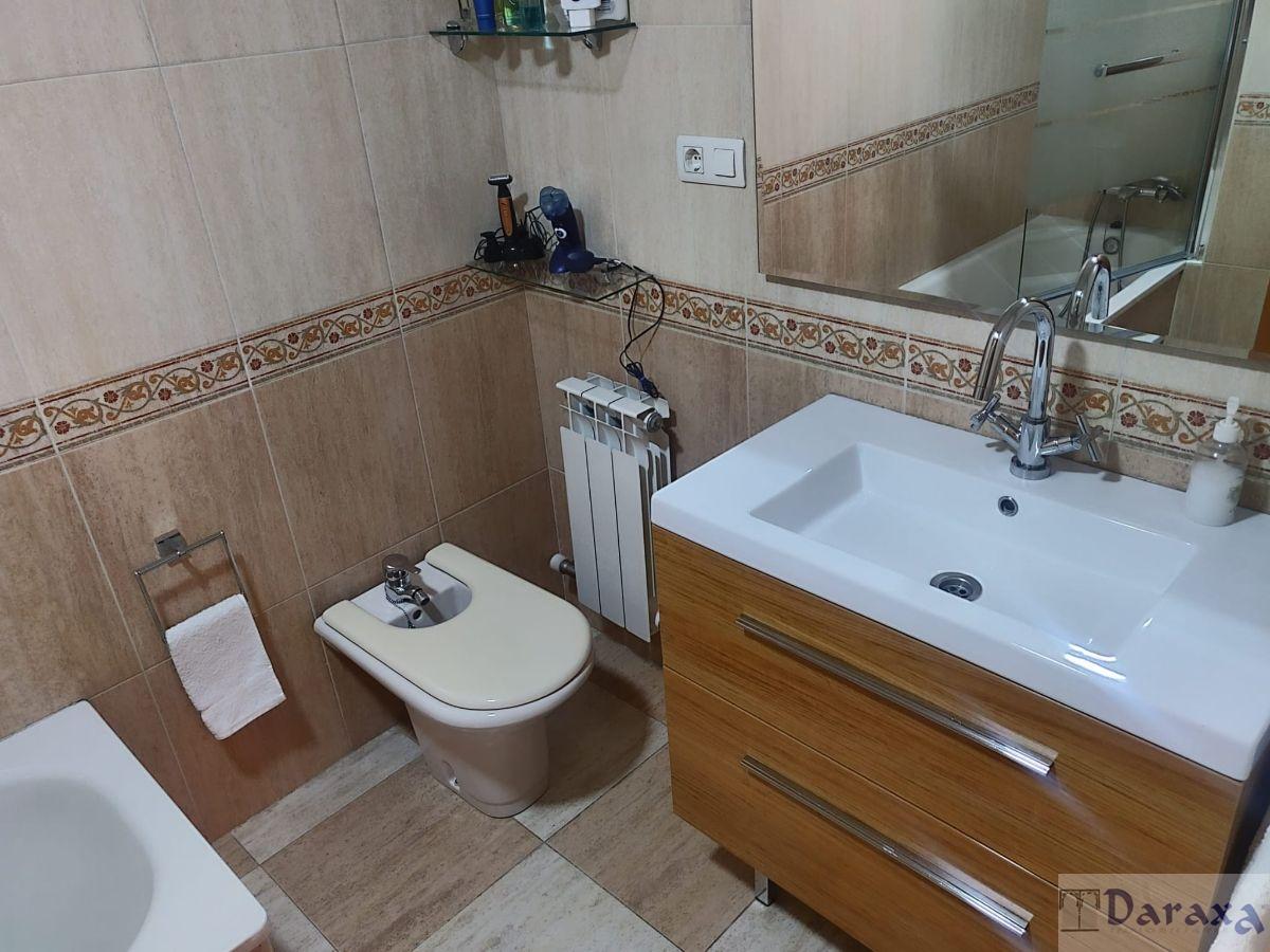 For sale of flat in Granada