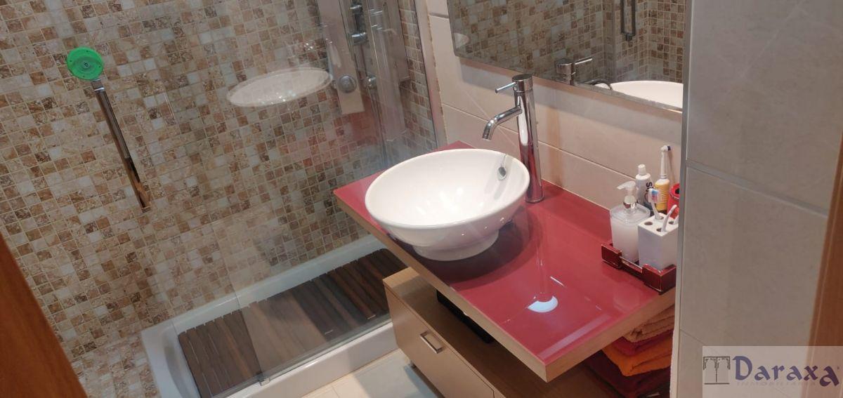 For sale of flat in Granada