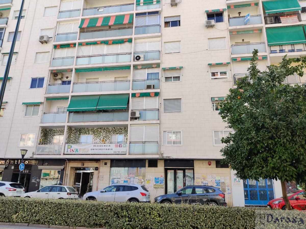 For sale of flat in Granada