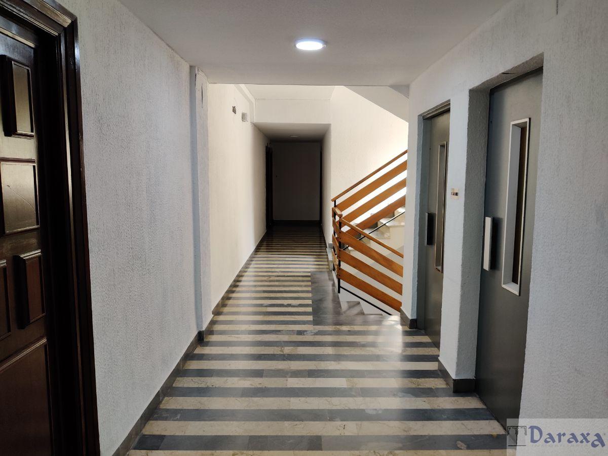 For sale of flat in Granada