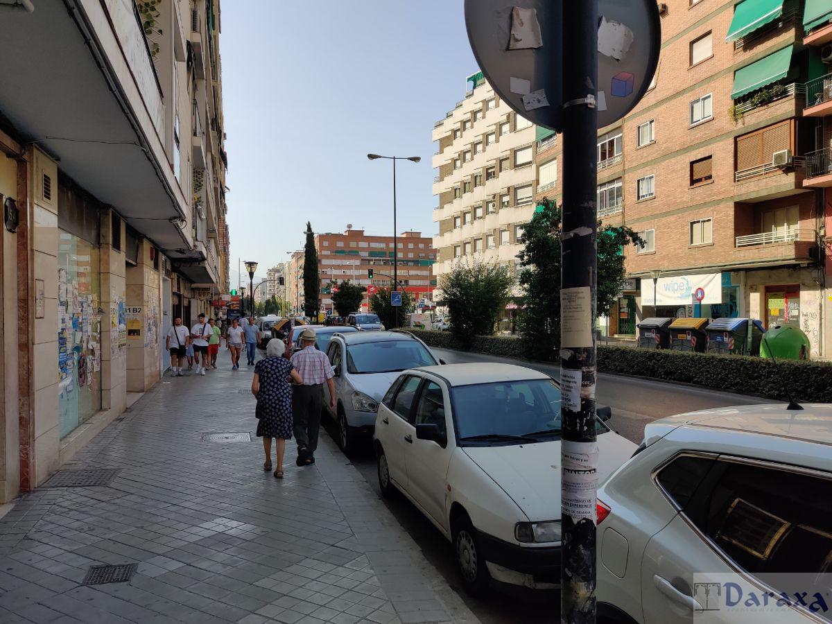 For sale of flat in Granada