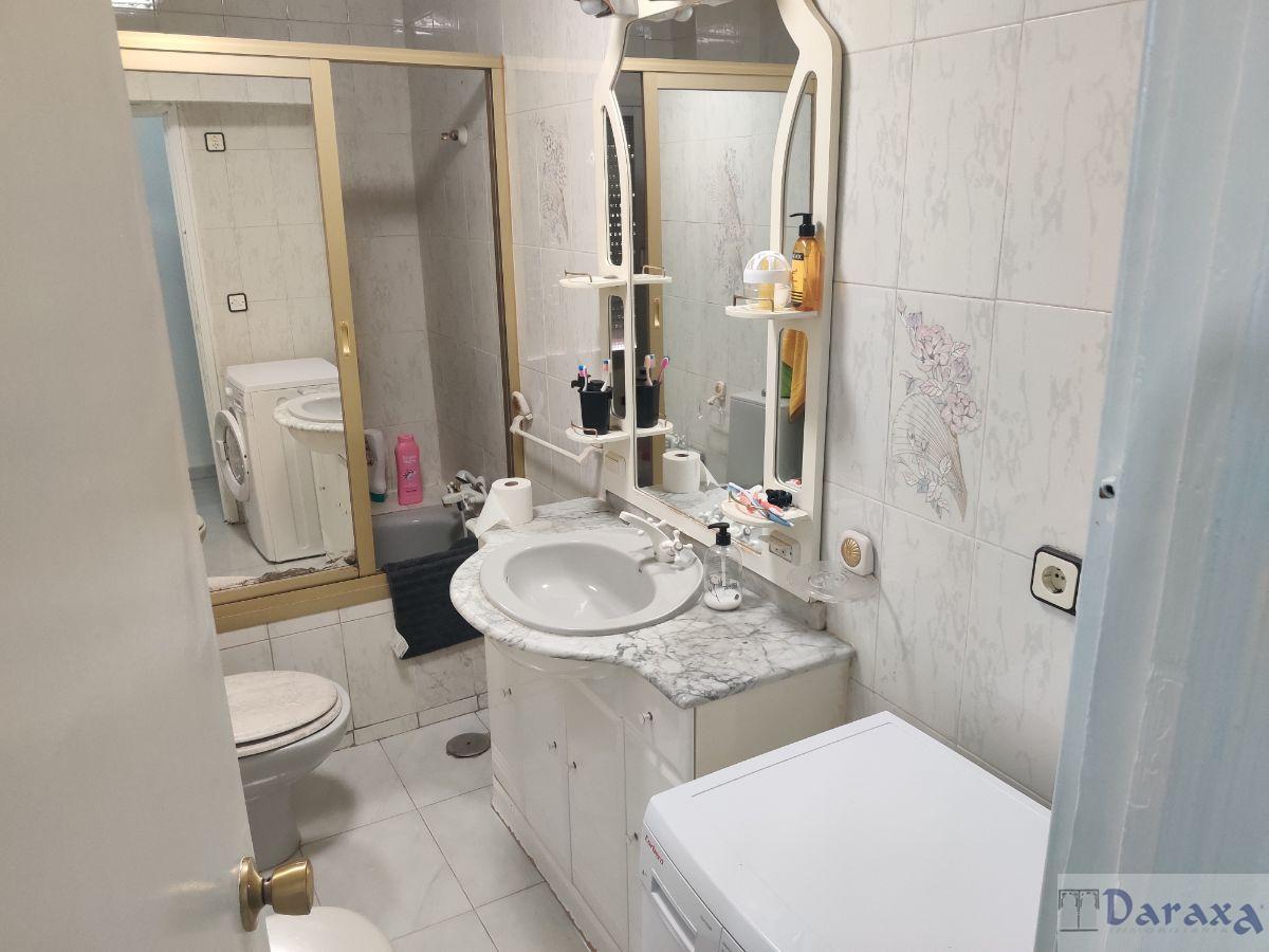 For sale of flat in Granada