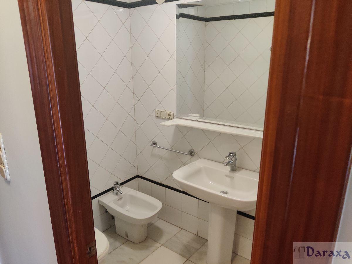 For sale of flat in Granada