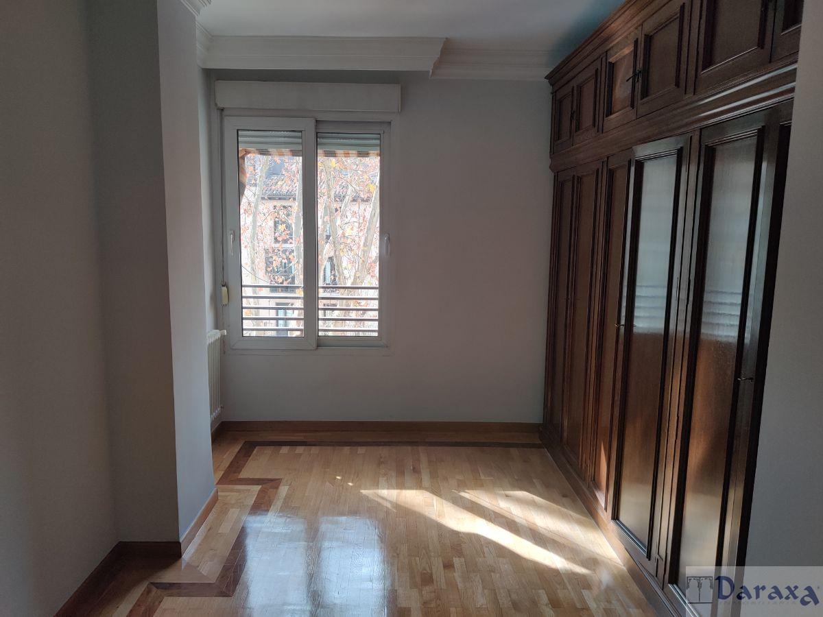 For sale of flat in Granada