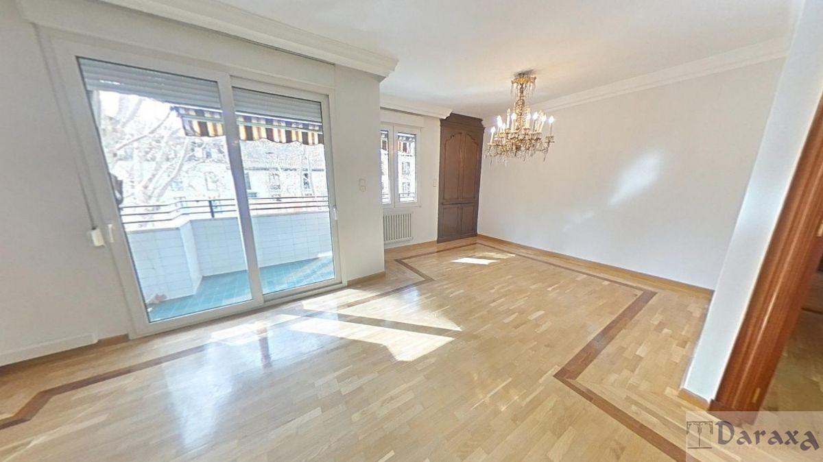 For sale of flat in Granada