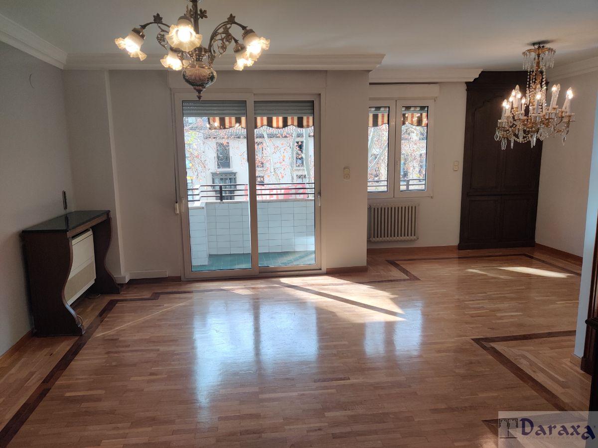 For sale of flat in Granada